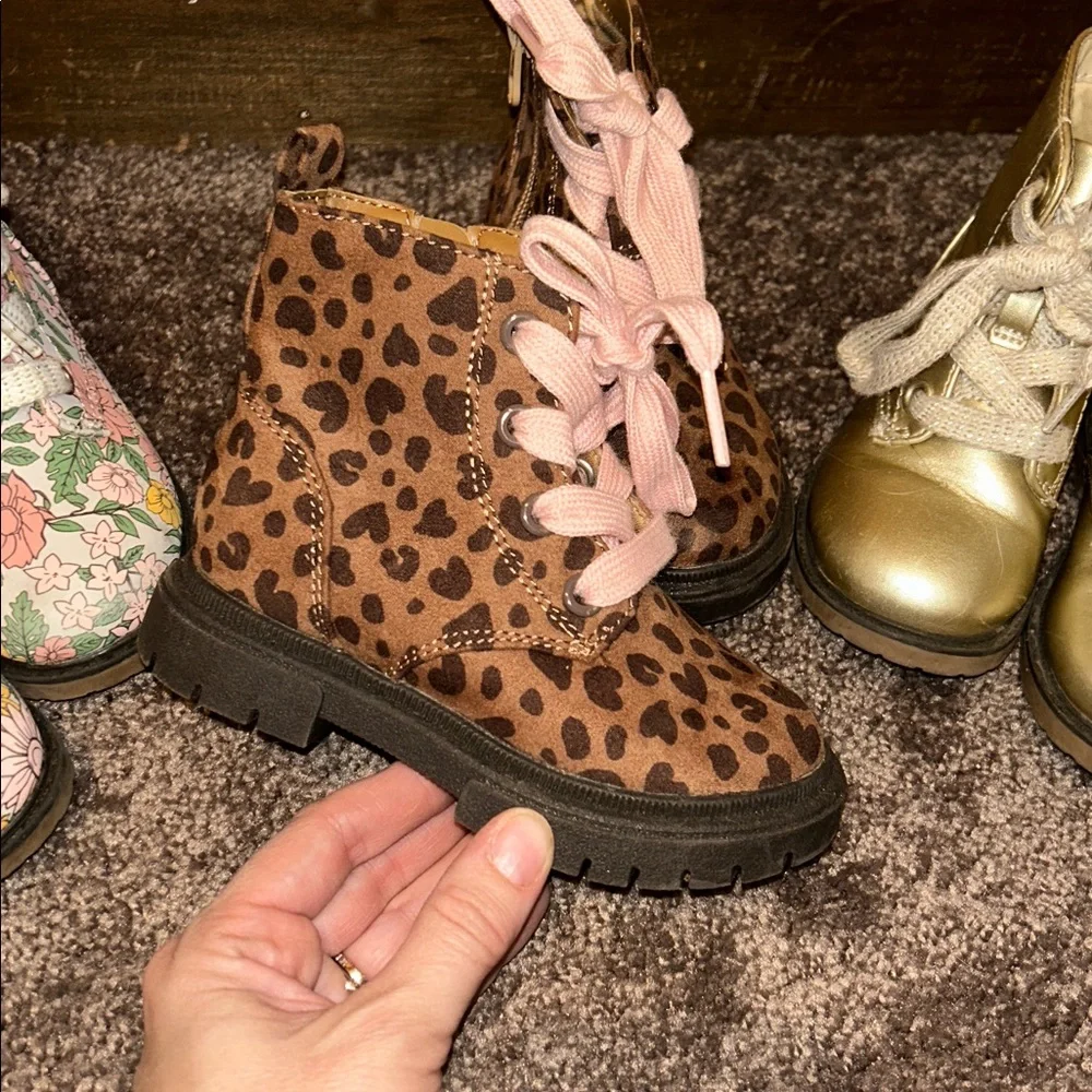Toddler girls size 7 cat & jack combat boots bundle!!